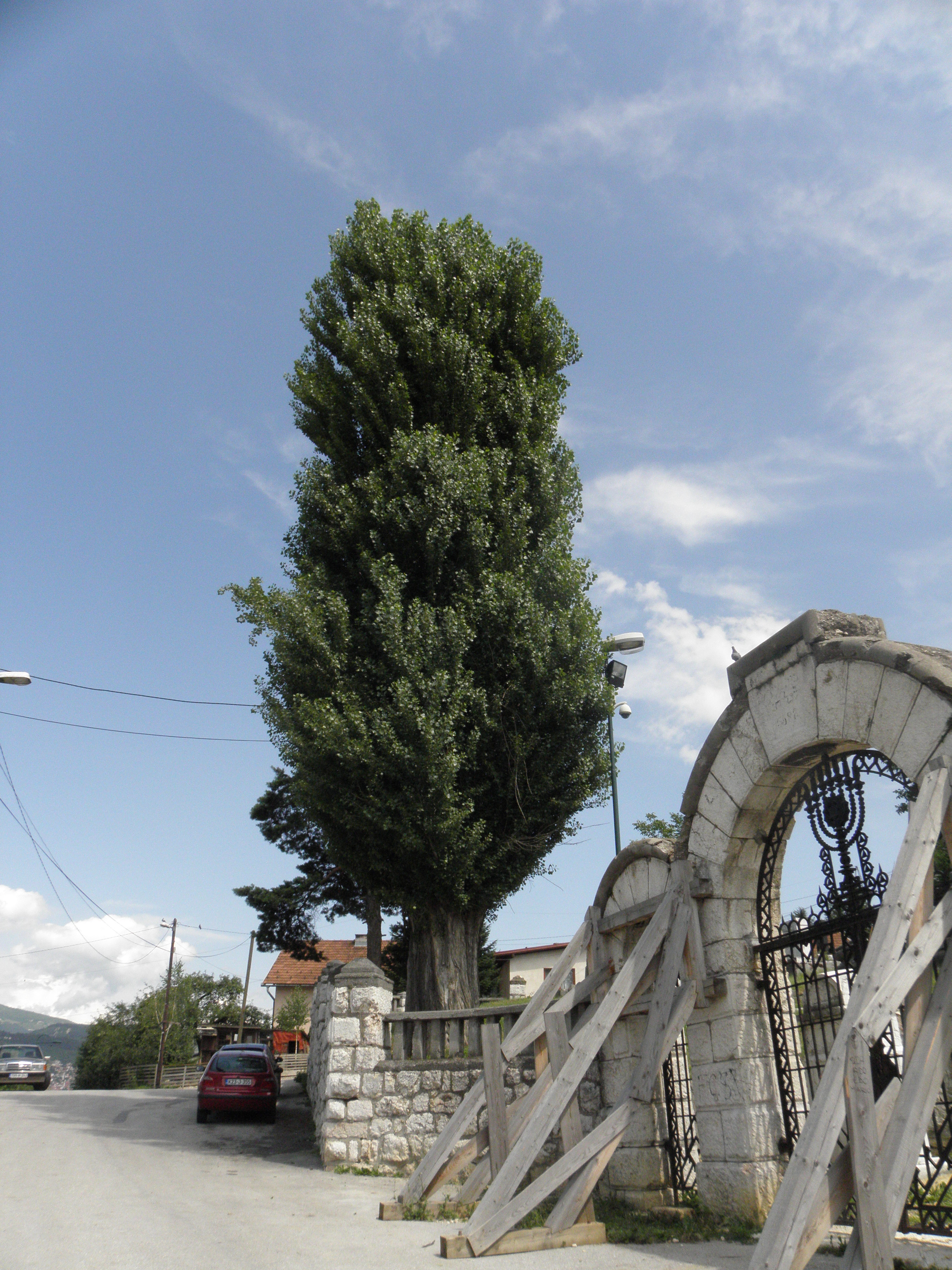 Kapija Jevrejskog groblja u Sarajevu