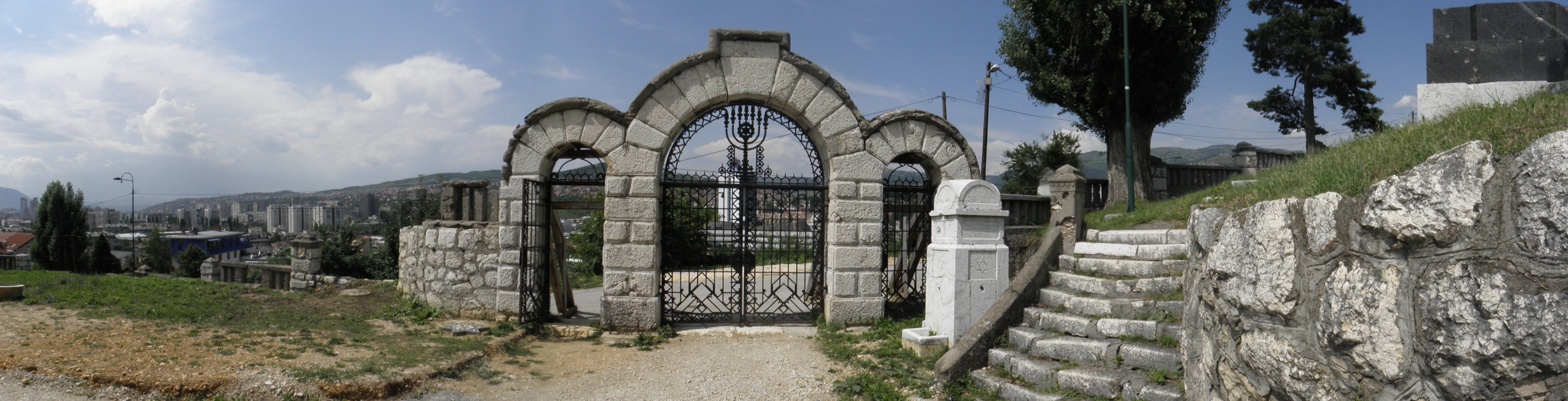 Kapija Jevrejskog groblja u Sarajevu